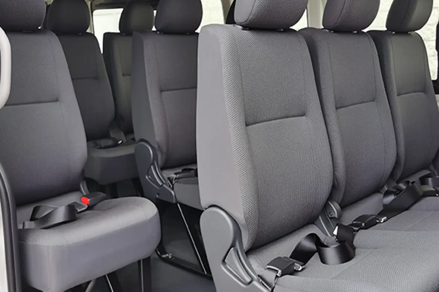 Location VAN – Toyota Hiace 14 Places avec chauffeur