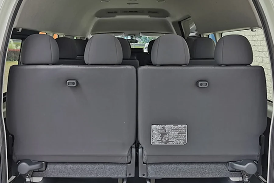 Location VAN – Toyota Hiace 14 Places avec chauffeur
